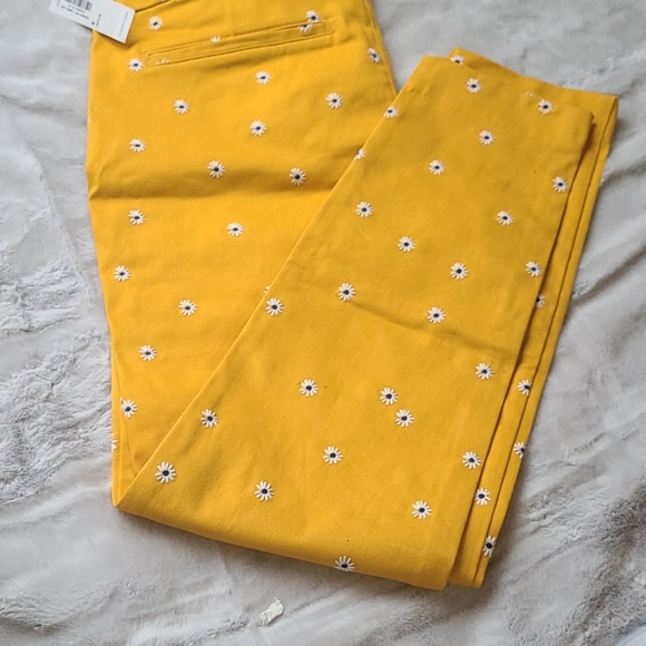 Old Navy Pants - NWT Pixie Pants 8P